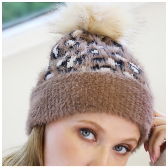 Soft mocha leopard print faux fur pom beanie - Picture 4 of 7